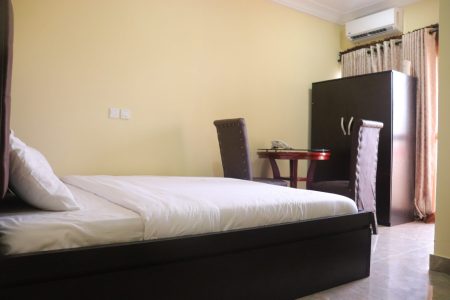 DELUXE ROOM